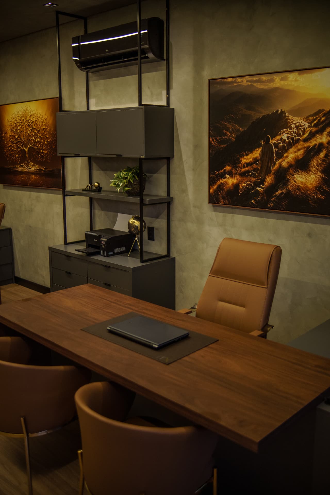 Mesa de negociação do escritório ITX